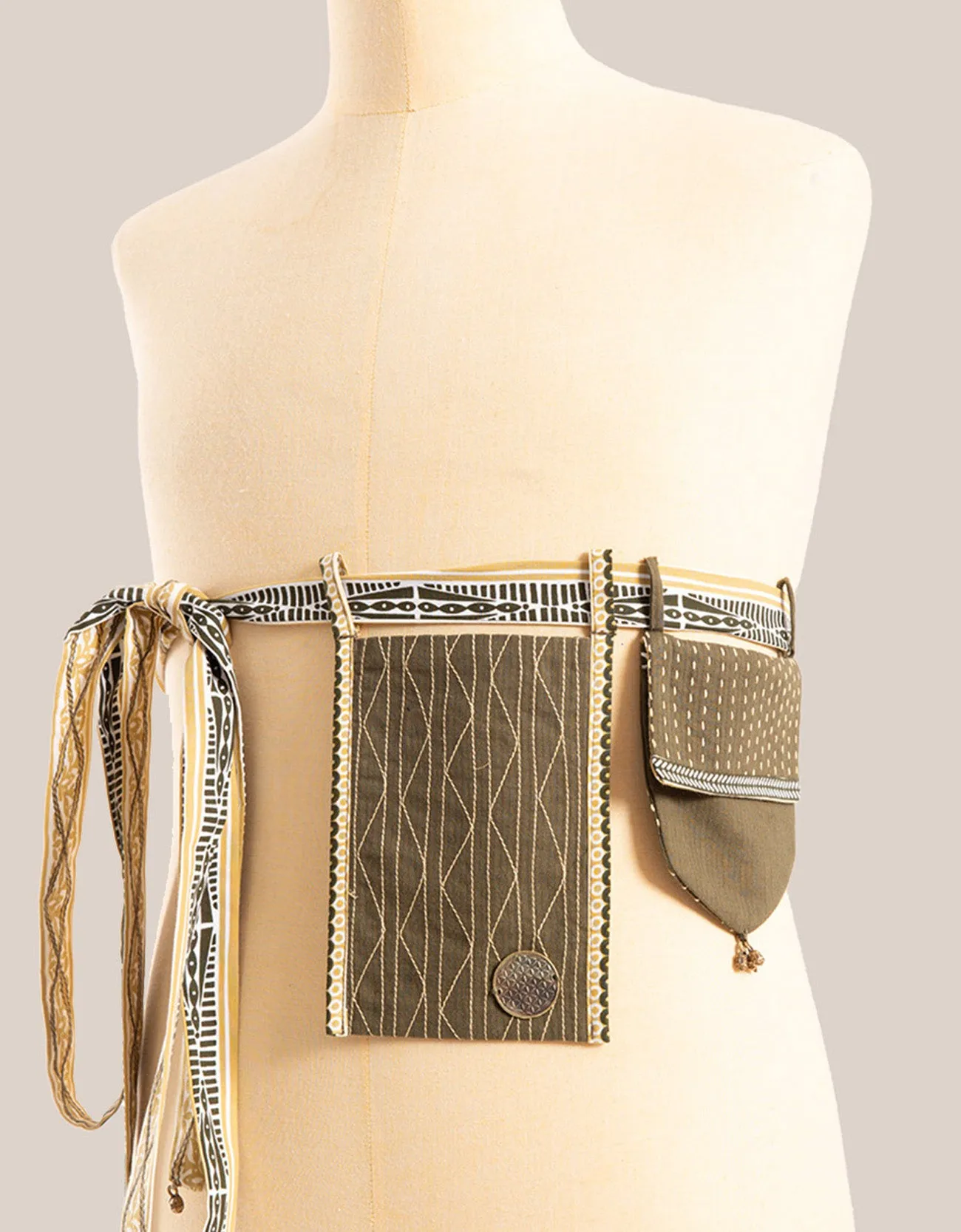 Belt with 2 removable small bags with embroidery