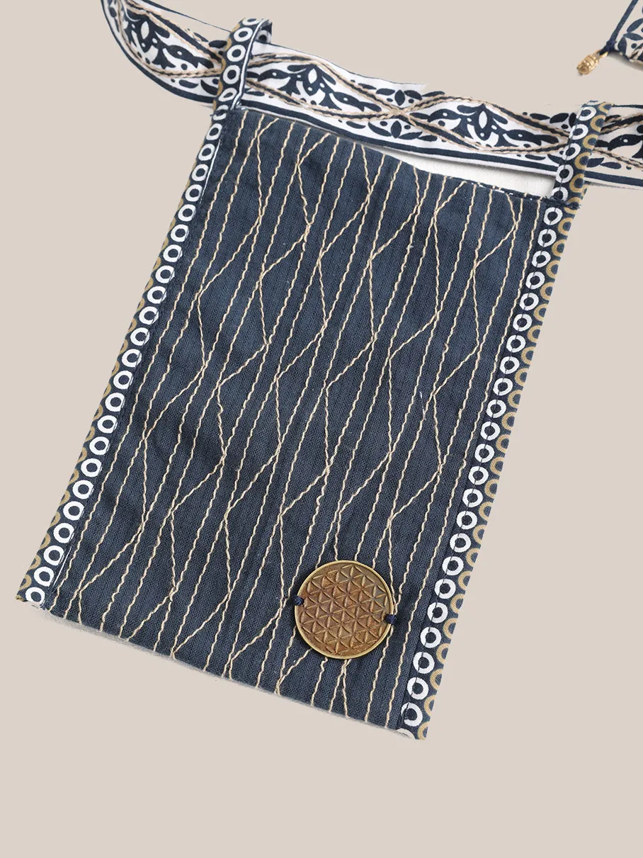 Belt with 2 removable small bags with embroidery