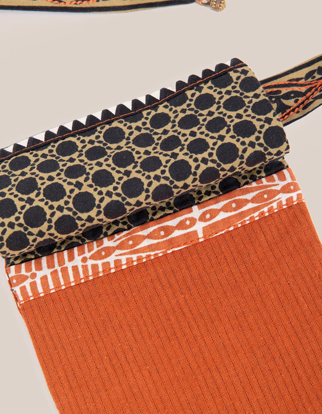 Belt with 2 removable small bags with embroidery