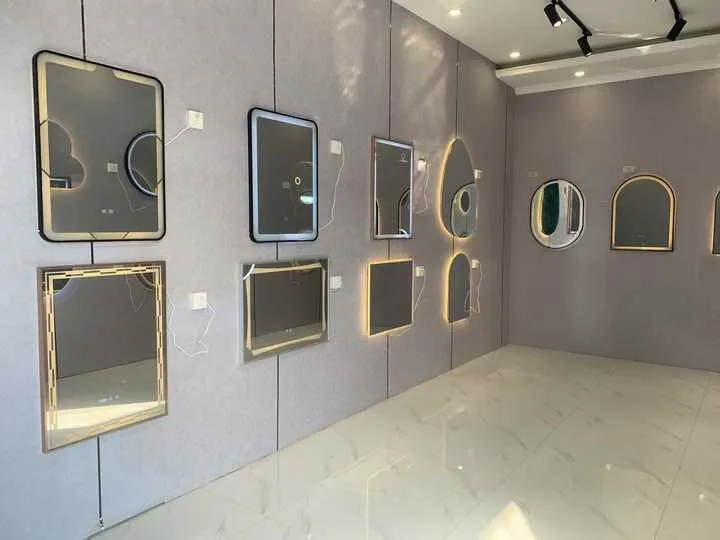 High Quality Home Decor Anti-fog Smart Touch LED Mirror ديكورات منزلية عالية الجودة مضادة للضباب مرآة Led ذكية تعمل باللمس