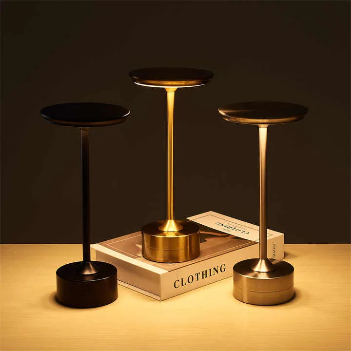 LED Touchless Gold Nordic Smart Home Strip Lights Smart Lampada Da Tavolo In With Wireless Chargerامب Led بلا فيل اللمس الذهب الشمال الذكية المنزل قطاع الاضواء الذكية Lampada دا Tavolo في مع شاحن لاسلكي