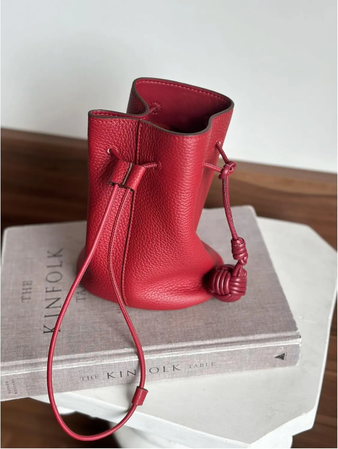 Women' Genuine leather fashionable minimalist bucket bag summer shoulder bag