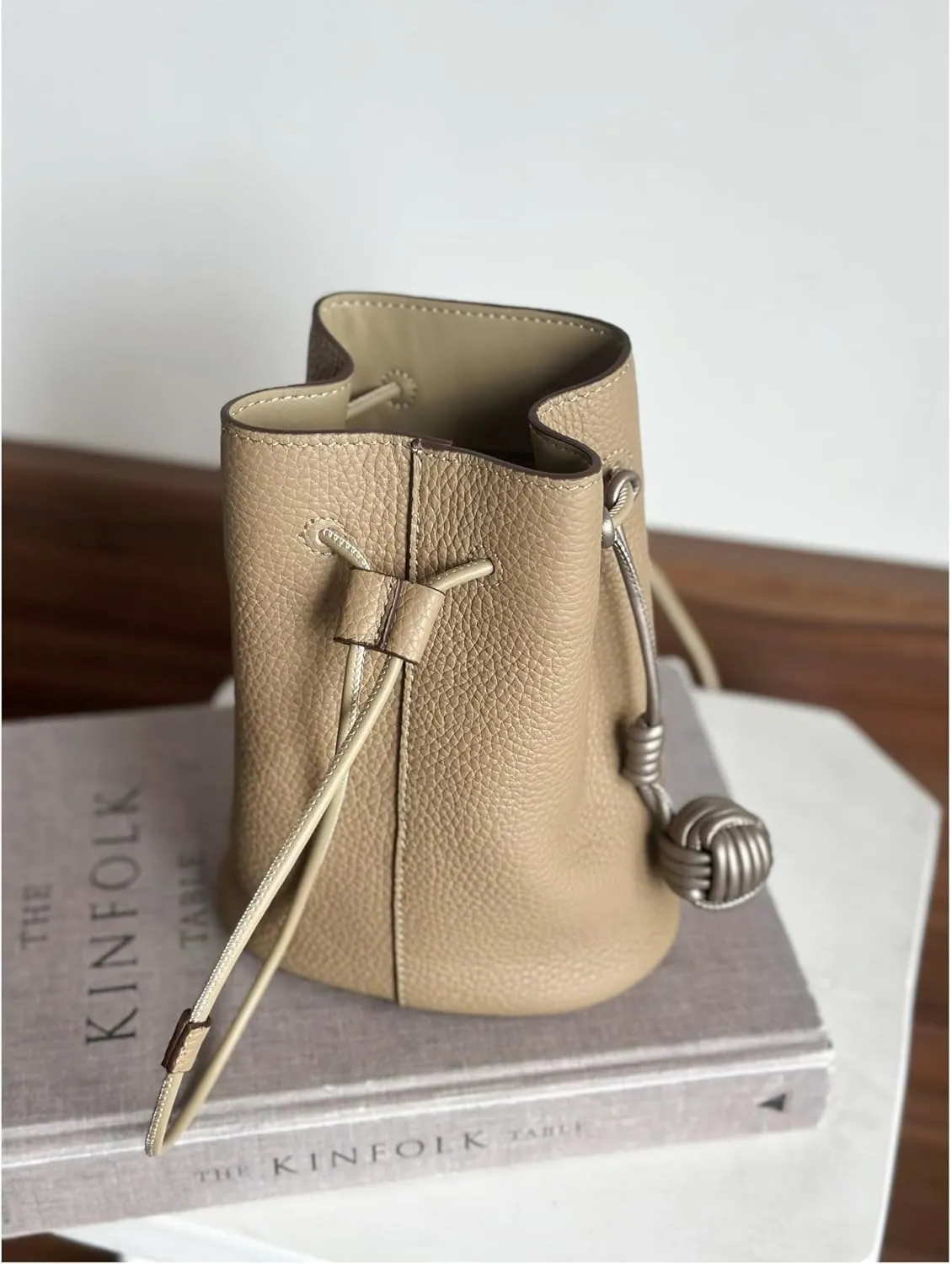 Women' Genuine leather fashionable minimalist bucket bag summer shoulder bag