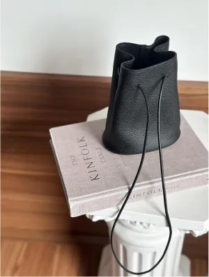Women' Genuine leather fashionable minimalist bucket bag summer shoulder bag