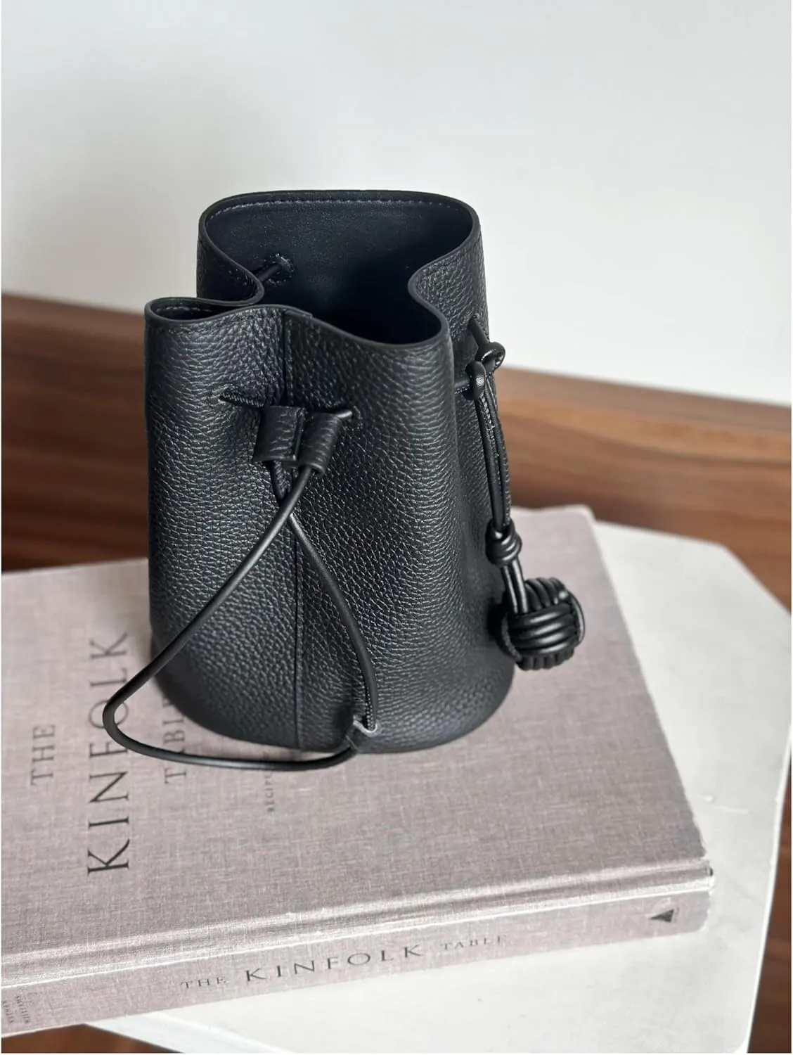 Women' Genuine leather fashionable minimalist bucket bag summer shoulder bag