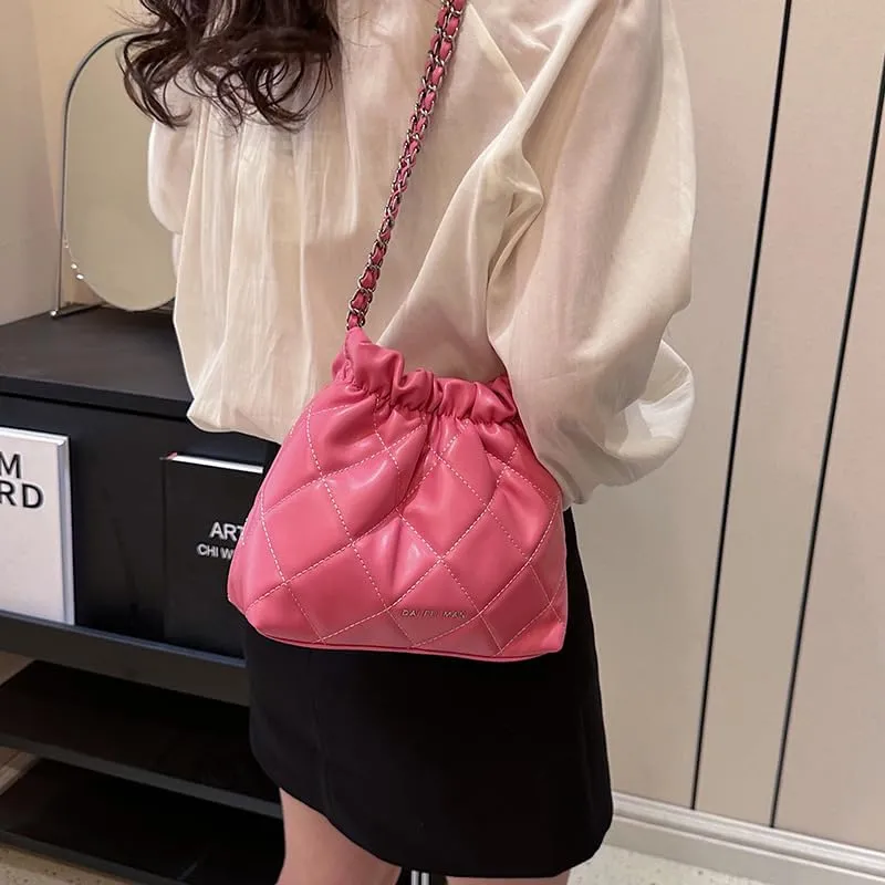 Women's minimalist diamond patterned drawstring one shoulder bucket bag